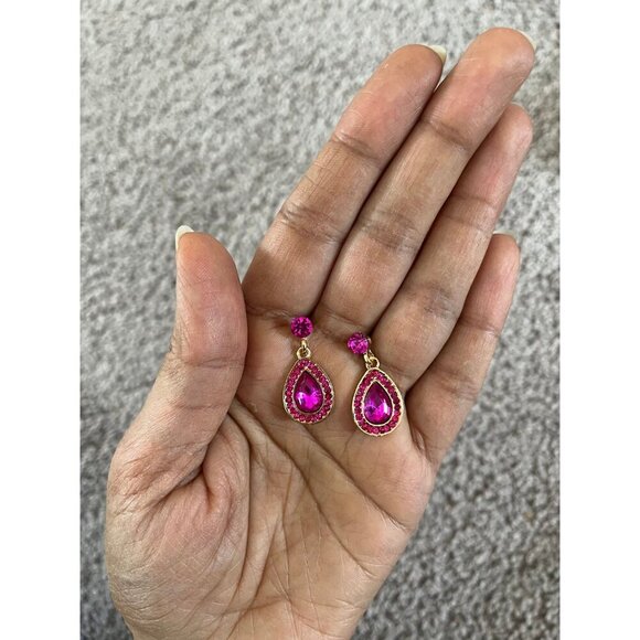 Fuchsia teardrop earrings , small crystal hot pink gold tone tear drop earrings - Picture 4 of 4